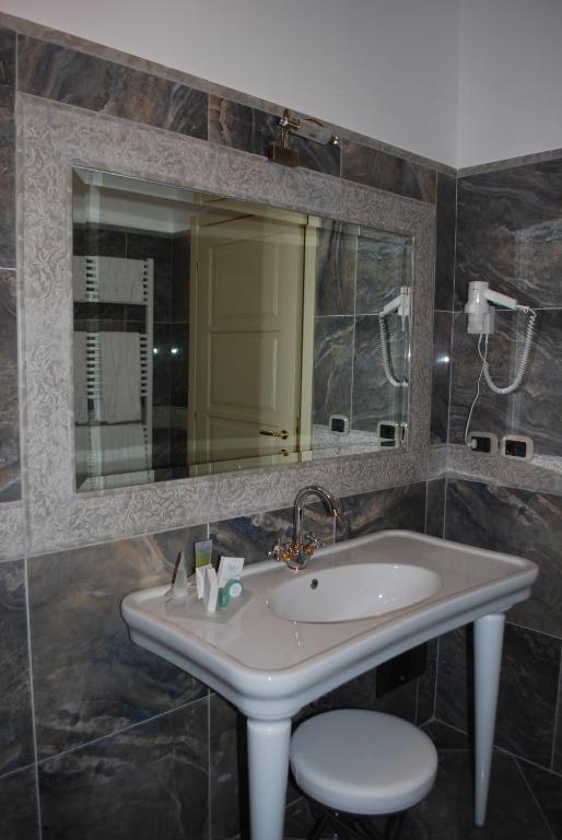 Regina Di Saba - Hotel Villa Per Ricevimenti Grottaminarda Pokoj fotografie